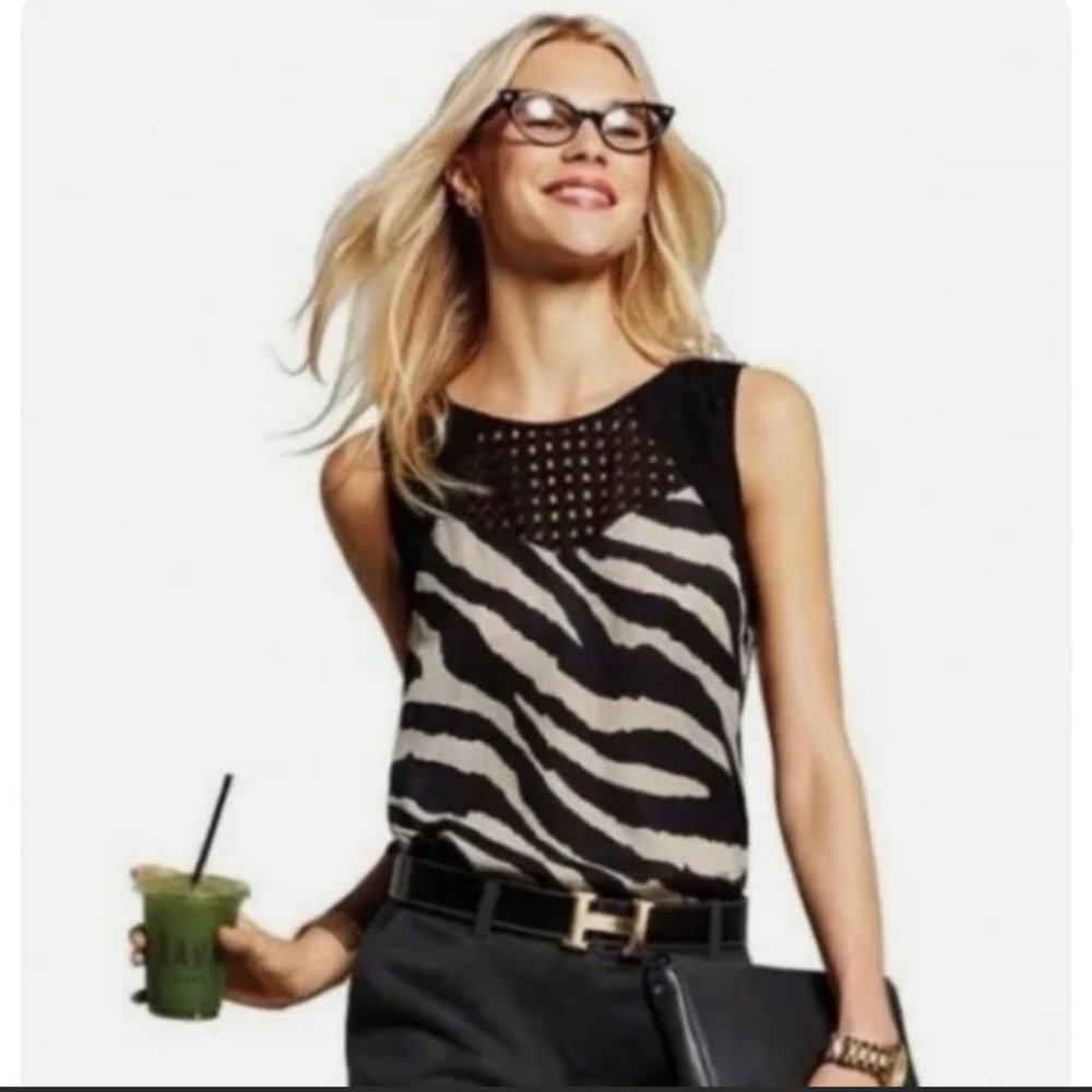 CAbi Womens XS Style 5046 Tivoli Zebra Blouse
Sleeveless Animal Print Casual
